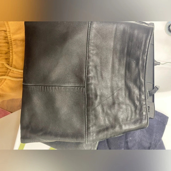 Vintage Valerie Stevens|| Leather Black Mini skirt, with slit detailing.… - Picture 6 of 9